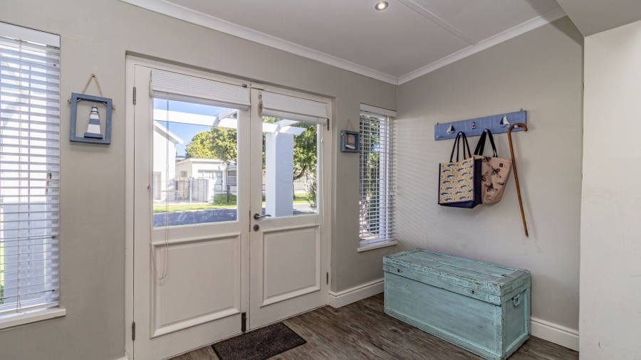 To Let 5 Bedroom Property for Rent in Onrus Western Cape
